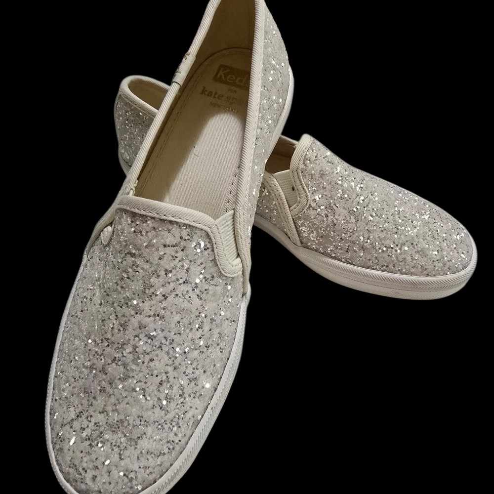 💥REDUCED TONIGHT 💥 Seds Silver Glitter Sneakers Slip-On